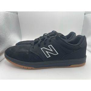 New Balance Black & Gum Men’s Size 10